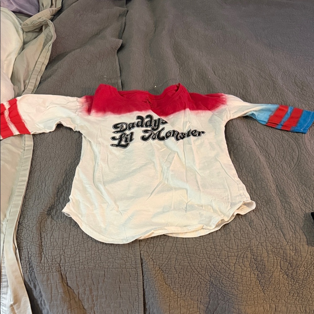 Short Sleeve Raglan Tee in White & Red